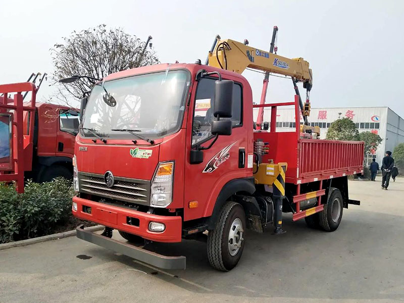 藍(lán)牌隨車吊